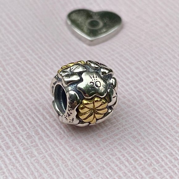 Pandora 2020 Limited Edition Four-leaf Clover Char Pandora 2020 Limited Edition Four-leaf Clover Char